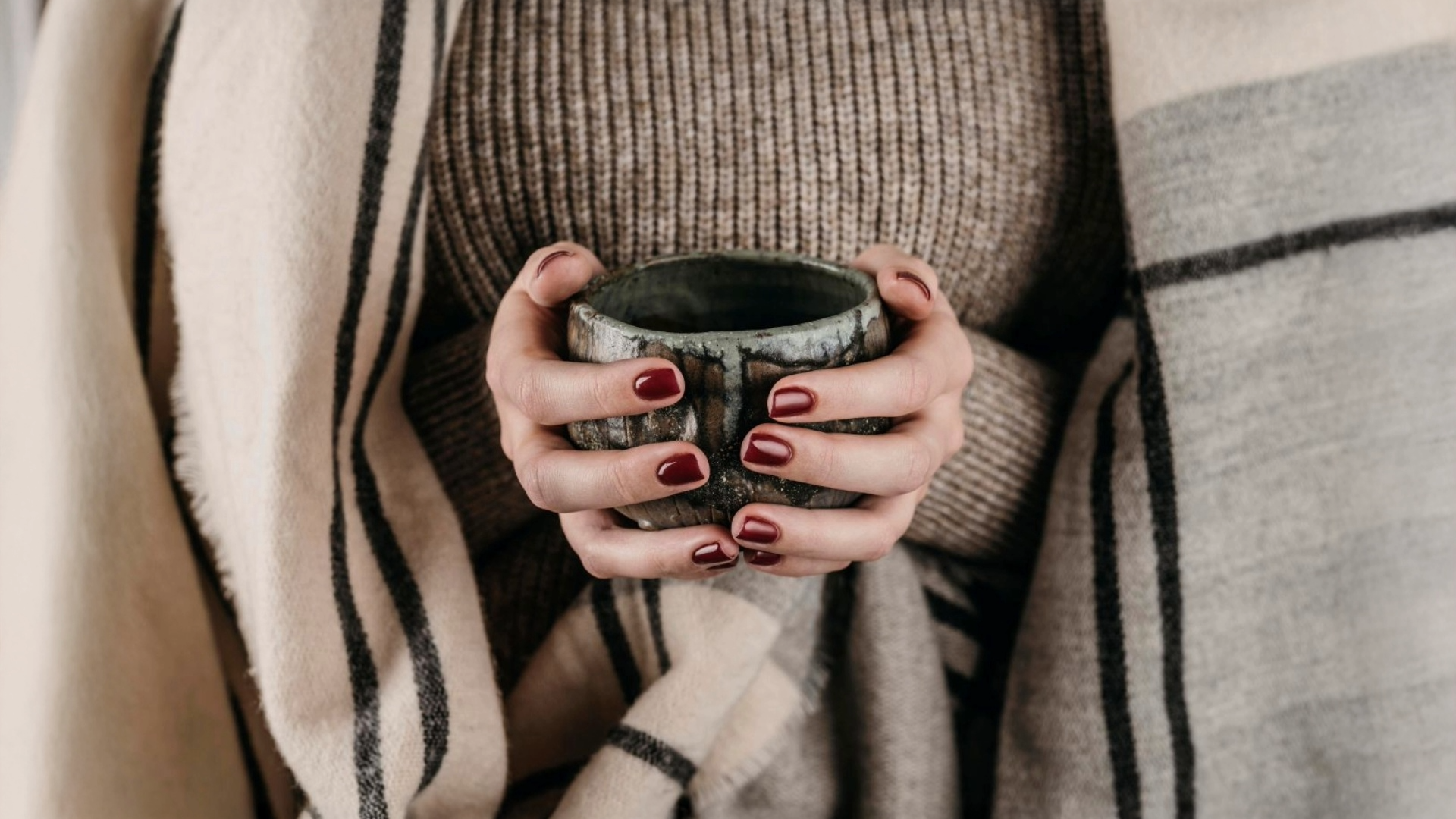 Vier moods, vier kleuren: zo draag je gellak in de herfst